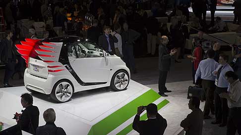 Smart - Fashion designer Jeremy Scott per la world premiere Smart ForJeremy in LA Auto Show 2012 di Los Angeles